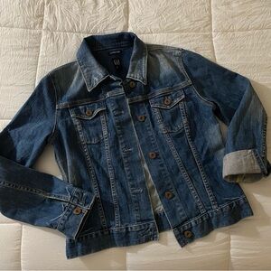 Gap Women’s Denim Jacket Casual Button Down Jean Jacket